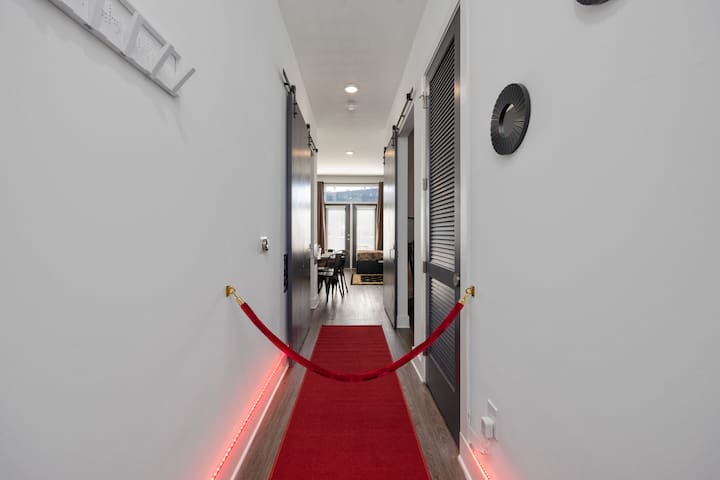 Walk 2 Bway *KING beds*POOL&Gym (+Parking option)