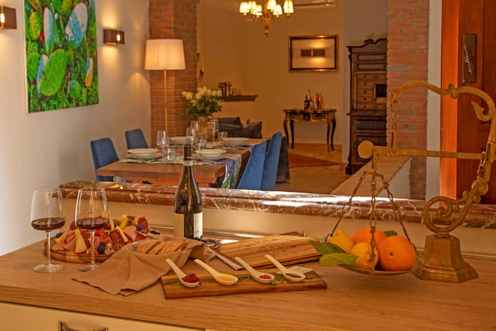 Casa Di Regina, City Center, Renovated, Historical - Naxos
