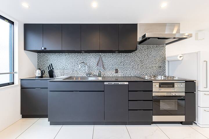 Shinjuku Access | Chic Yotsuya Home gallery image 4