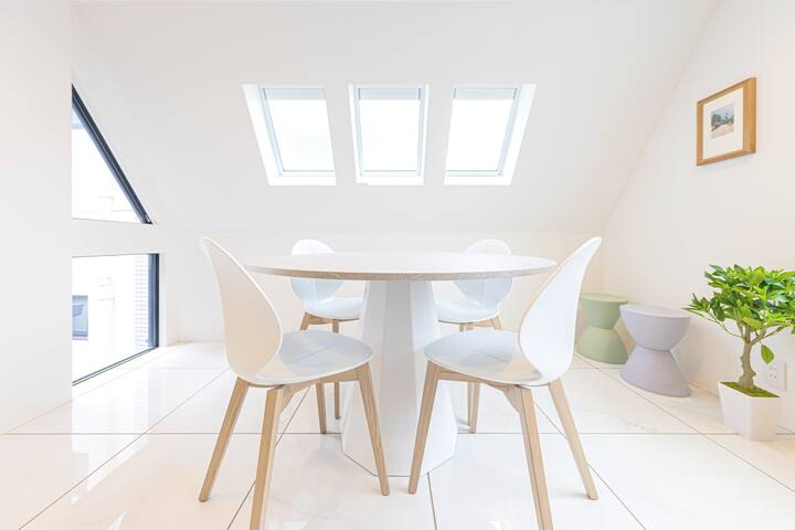 Shinjuku Access | Chic Yotsuya Home gallery image 3