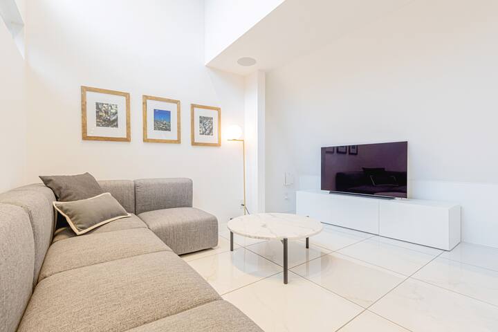 Shinjuku Access | Chic Yotsuya Home gallery image 2