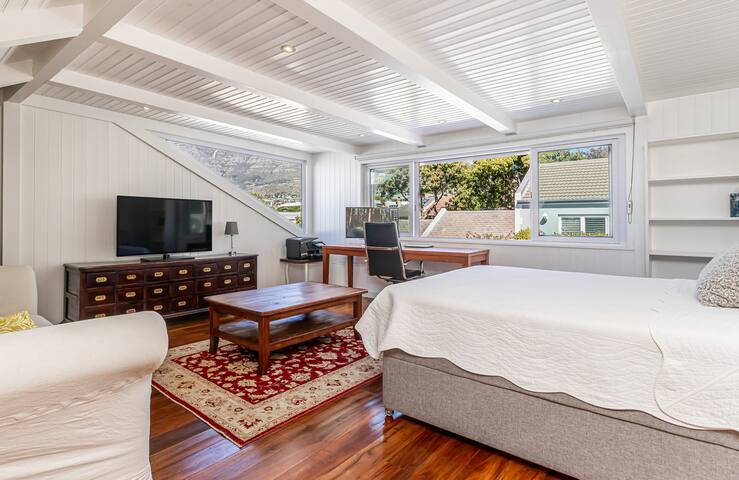 Woodside Villa gallery image 4