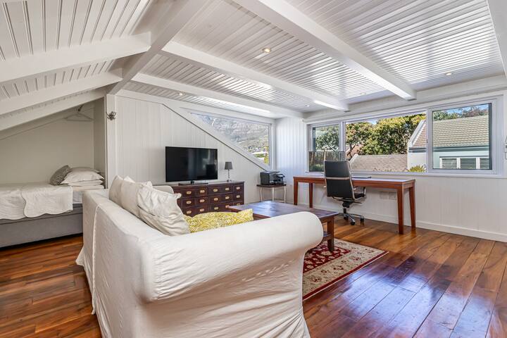 Woodside Villa gallery image 3