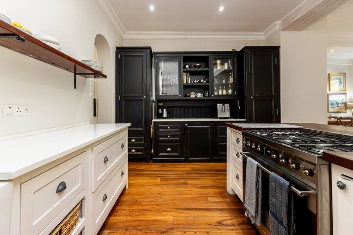 Woodside Villa gallery image 2