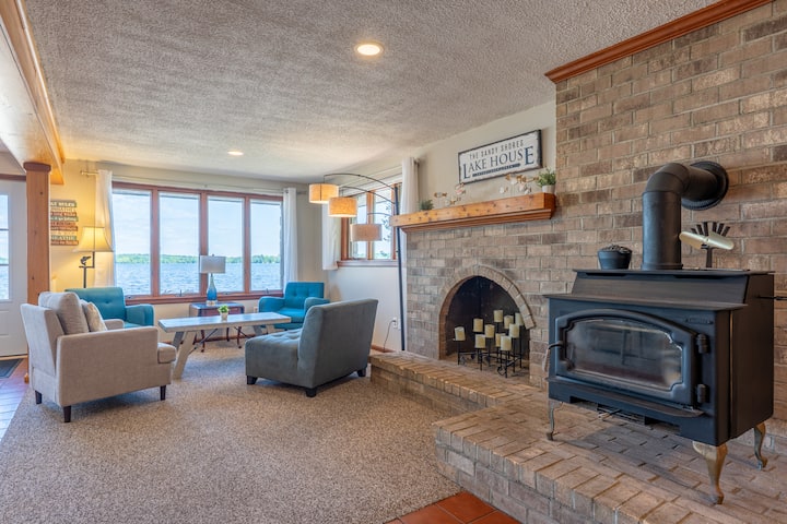 Sandy Point Resort 6 Bedroom On Shagawa Lake - Ely, MN