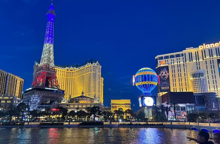 Luxe POOL Home 3.5 Miles fromThe Famous LV Strip