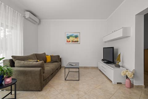 Successful Airbnb property: House Catharina with private Pool by 22Estates in Kapelica