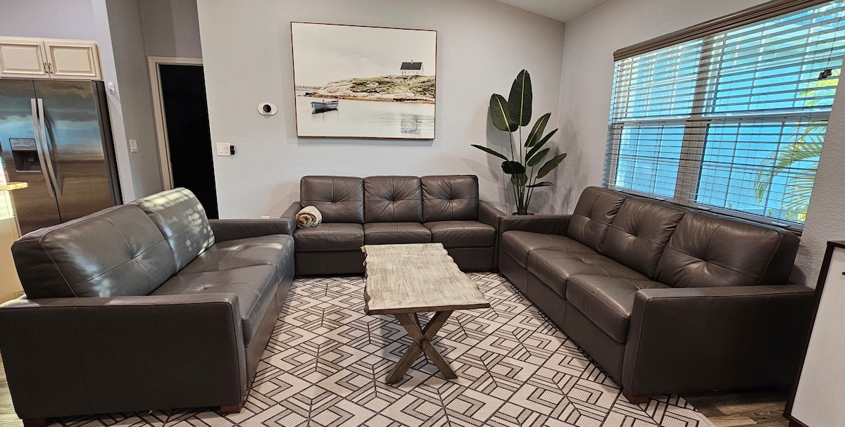 Top performing Airbnb: Clean》Peaceful》Hot-Tub Swim House》 EXTRA Parking in North Port