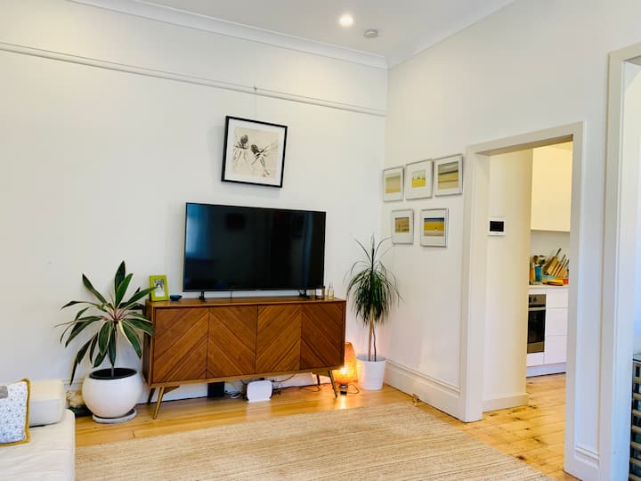 Beautiful, Sun House Bondi - Steps To Iconic Beach - Sydney