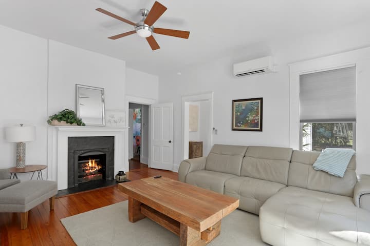 Luxury Apartment in Historic Downtown Duck Pond