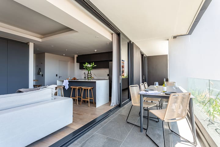 Luxury Corner Apartment close to the Beach