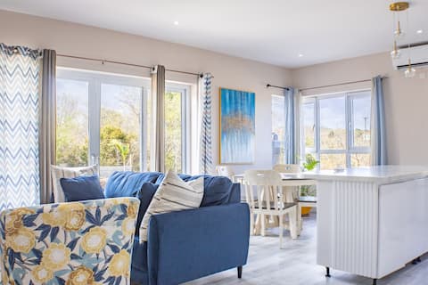 TIE Lux Villa Suite 2 | 2Bd w/Balcony Mini Pool