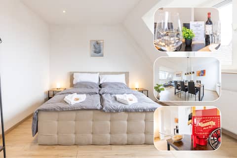 Train Station & Old Town | Stylish 85 m² Apartment