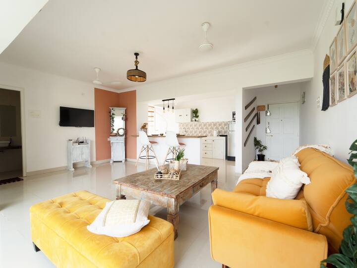 Living room image 7