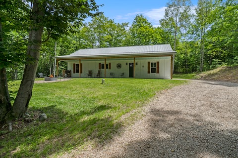 NEW Cabin in Mancelona, right by ATV trails!