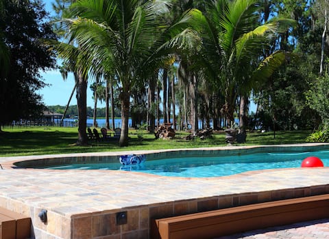 The Little Retreat |Solo, Couples & Small Families