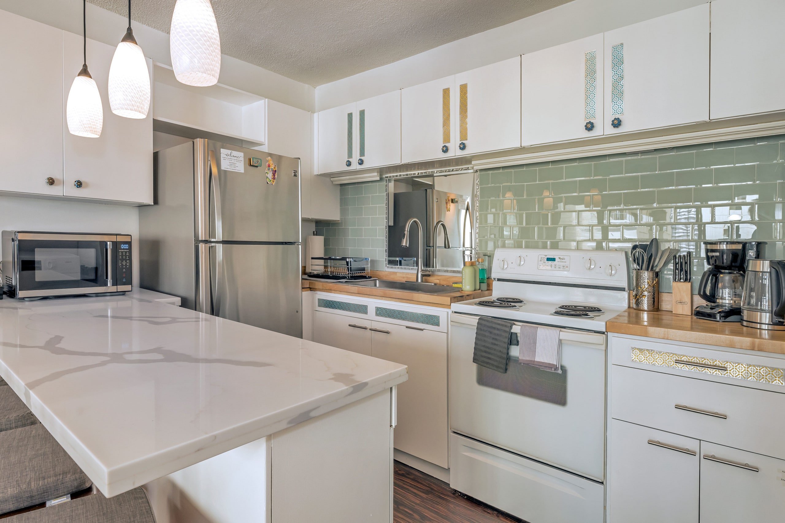 Condo in Honolulu · ★4.86 · 2 bedrooms · 3 beds · 2 baths - Image 5