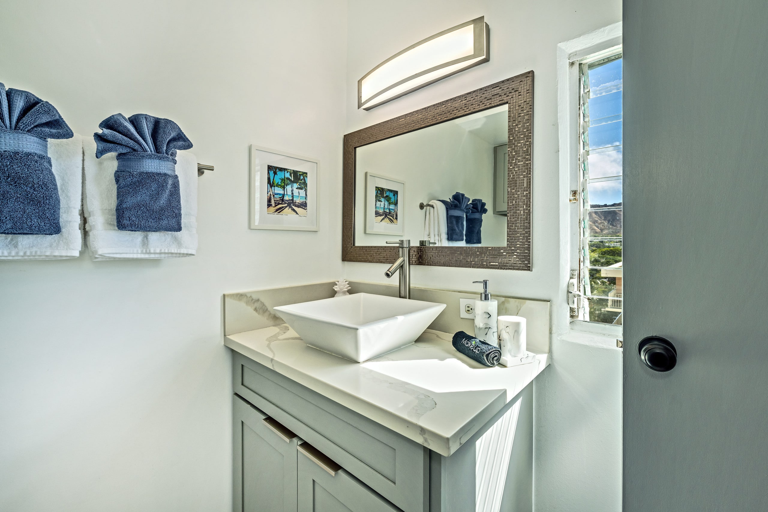 Condo in Honolulu · ★4.86 · 2 bedrooms · 3 beds · 2 baths - Image 16