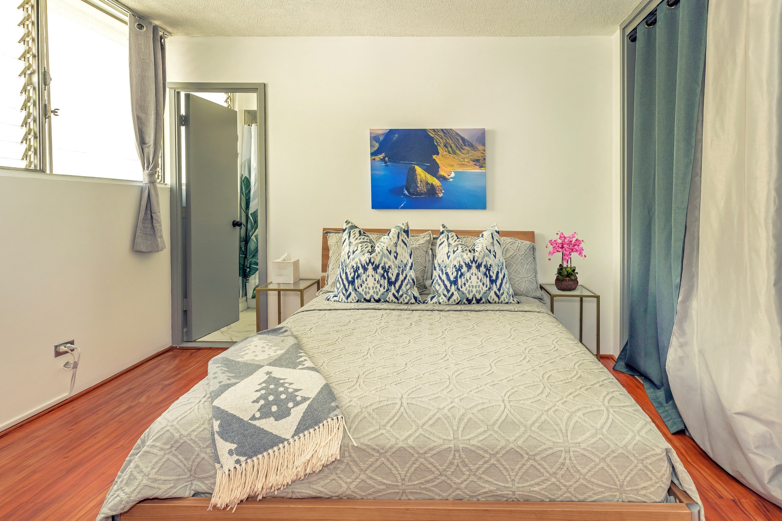 Condo in Honolulu · ★4.86 · 2 bedrooms · 3 beds · 2 baths - Image 11