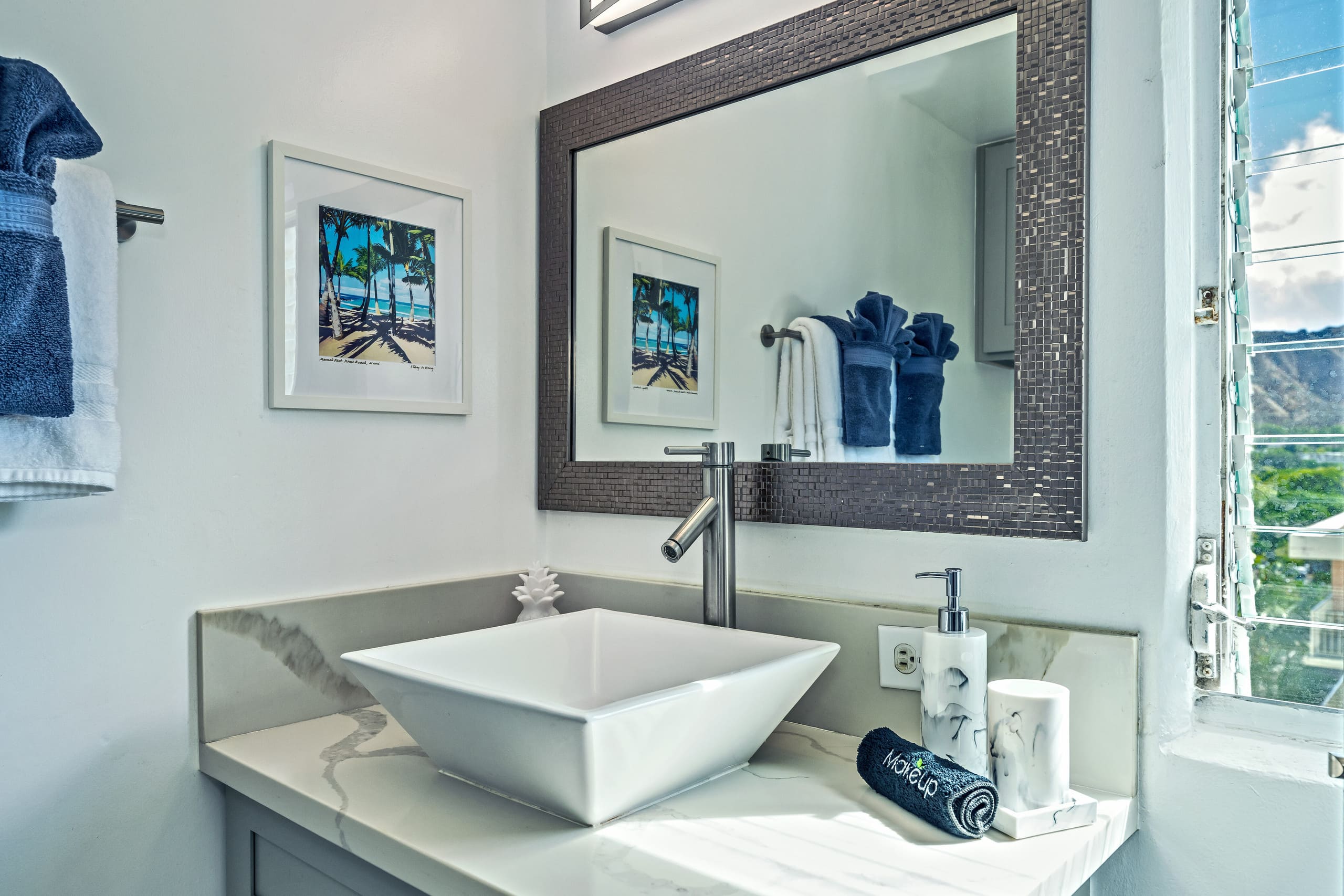 Condo in Honolulu · ★4.86 · 2 bedrooms · 3 beds · 2 baths - Image 18