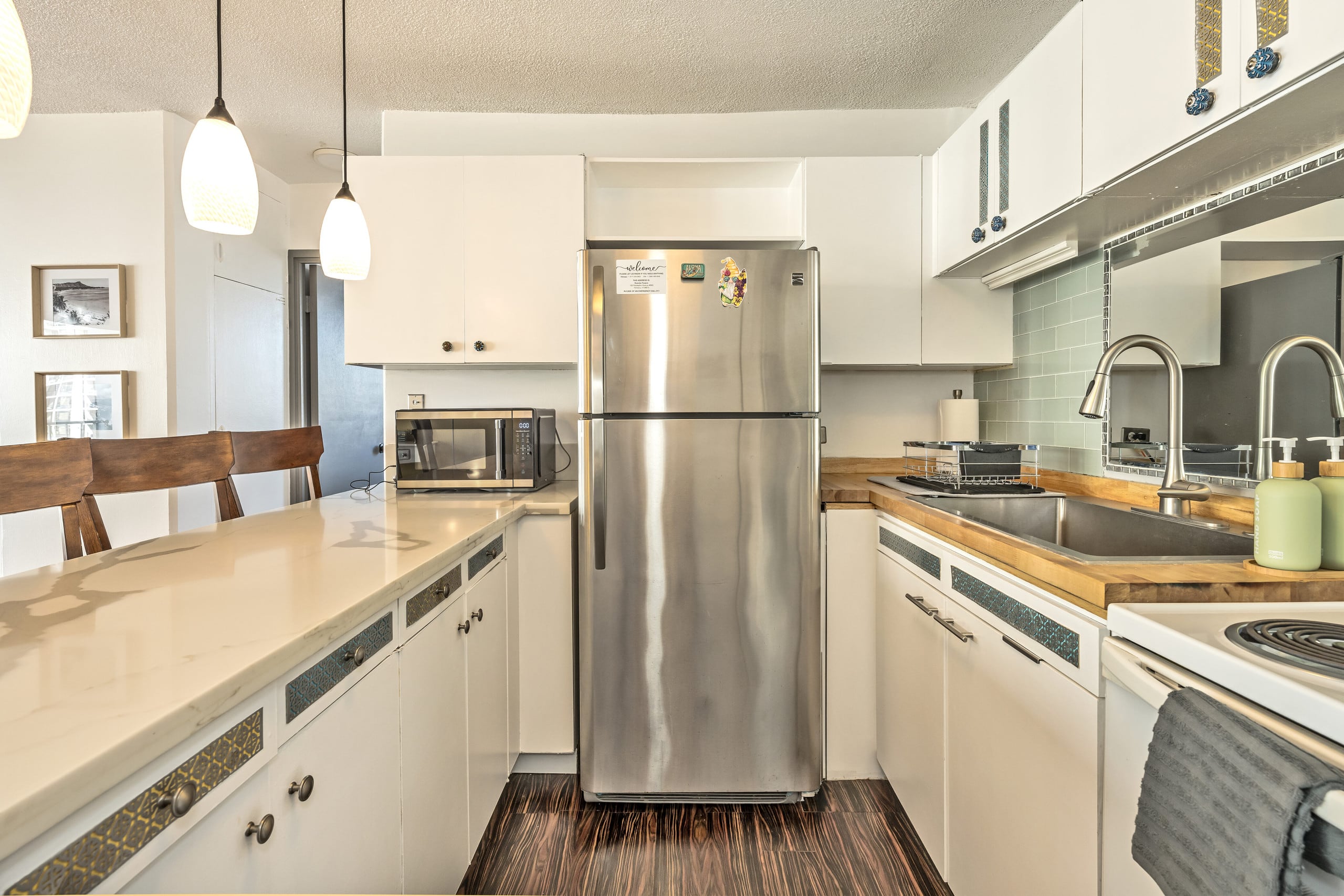 Condo in Honolulu · ★4.86 · 2 bedrooms · 3 beds · 2 baths - Image 6