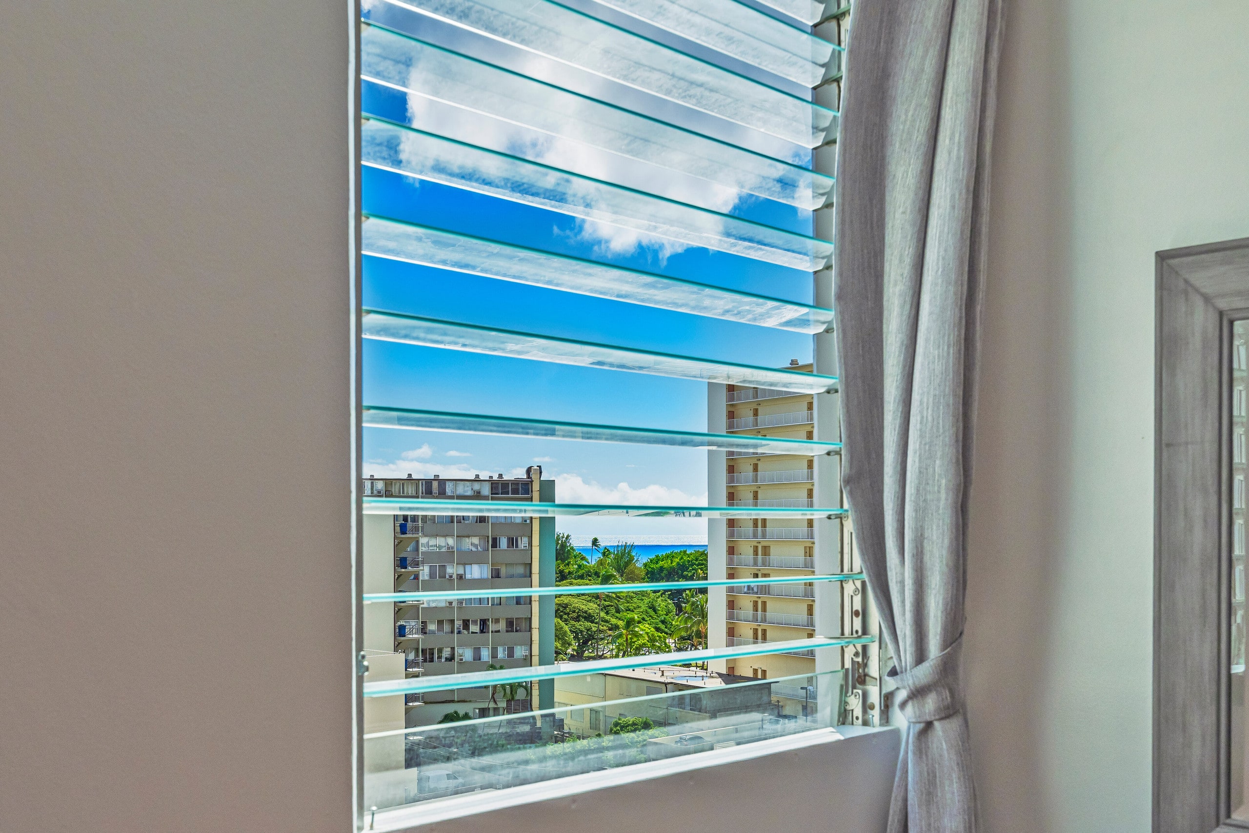 Condo in Honolulu · ★4.86 · 2 bedrooms · 3 beds · 2 baths - Image 15