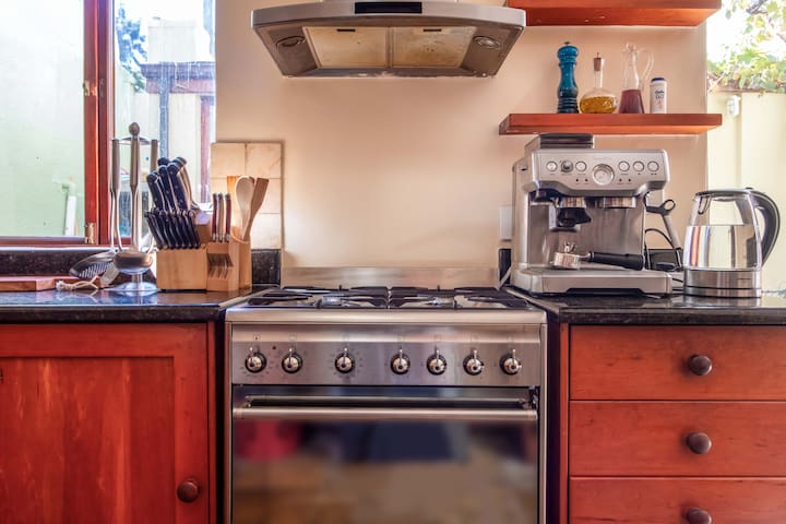 BoKaap gem with Hot Tub, Pool and BBQ on Patio gallery image 3