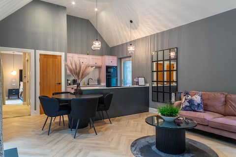 Top Airbnb: Essich Park - 1BR - Hot Tub - Wood Burning Stove in Inverness Ness Side