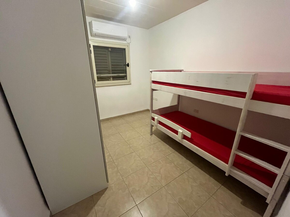 Ოთახი არის ბინაში არსებული დაცვის ოთახი - სტანდარტული უსაფრთხო ოთახი საჭიროების შემთხვევაში