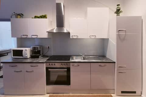 Popular Airbnb listing: Green Palm - 60m2 - central with green view in Rudolfsheim Fünfhaus