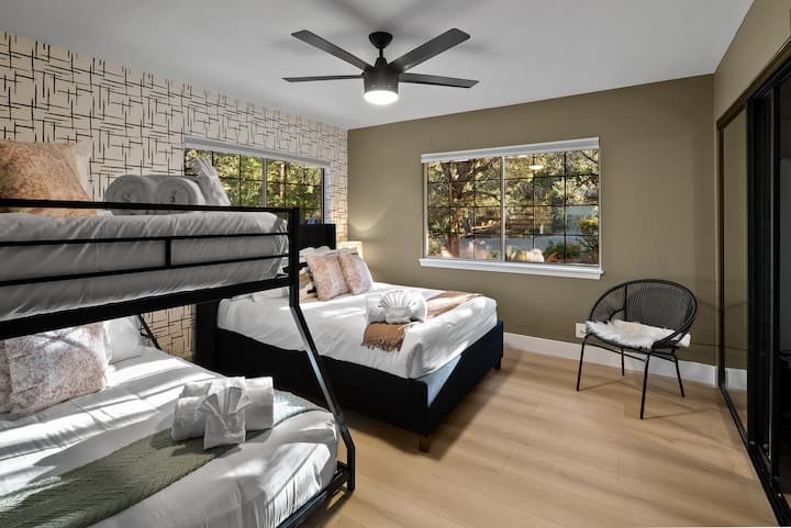 Bedroom 4 with Full bed and bunk bed with Full and Single.