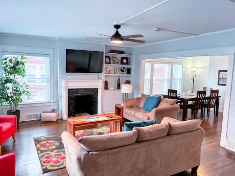 Huge 6BR/4BA house-laundry-easy parking, pets ok