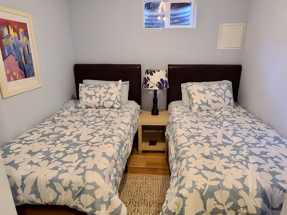 Kjo dhomë gjumi do të ketë dy krevate dopio ose një krevat dopio "king", në varësi të preferencës së vizitorit. 