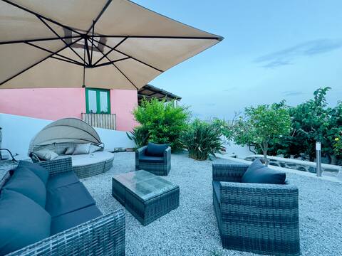 Aeolian villa on the course 50 meters from the sea