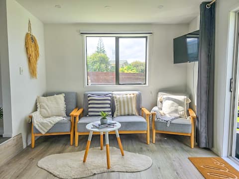 Successful Airbnb property: Pukehina Estuary Escape in Bay Of Plenty