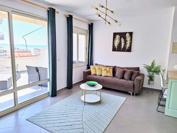 Sea View Apartment With Terrace 50m From The Sea - Albania