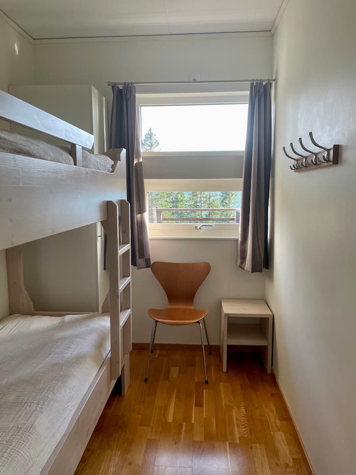 Има двуетажно легло и прекрасна гледка към Ренфяле.