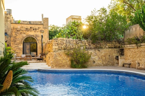 Charming & Stylish Historic Farmhouse with Pool