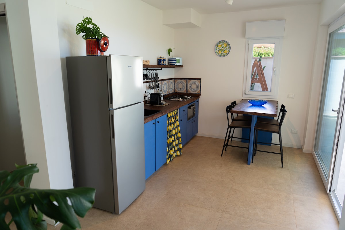 Popular Airbnb listing: Cuore di Ognina Limone - Seafront in Siracusa