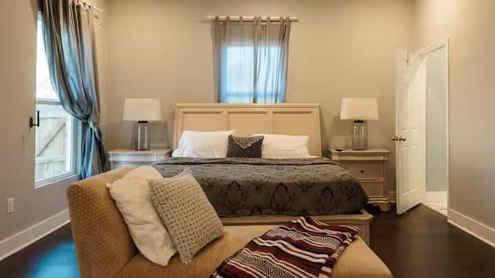 - King-size foam mattress
-Personal shower bathroom attached to the bedroom-
-Two-night stand-
-Two table lamps-
-Windows blackout curtain-
-Hamper for dry dirty items -(no wet items)