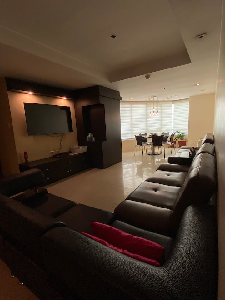 Cozy 2br Staywith Pool & Gym Access In Greenhills - Quezon City
