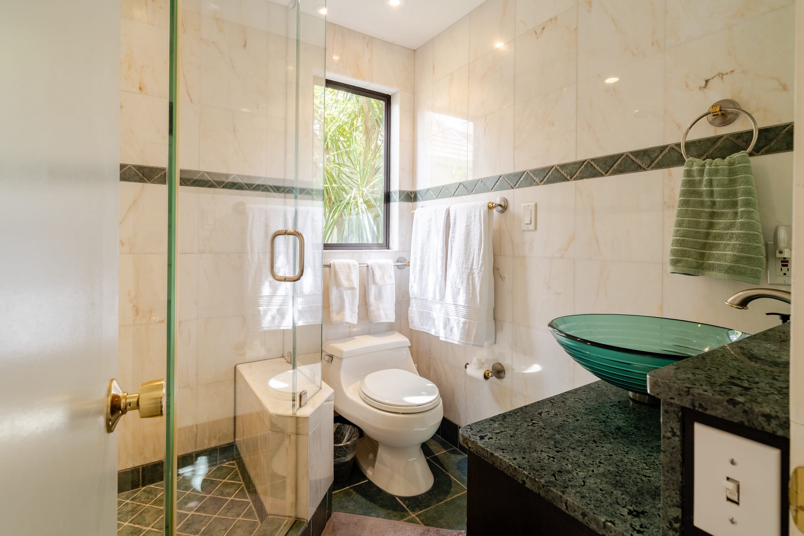 Home in San Francisco · ★4.94 · 3 bedrooms · 3 beds · 2.5 baths - Image 38