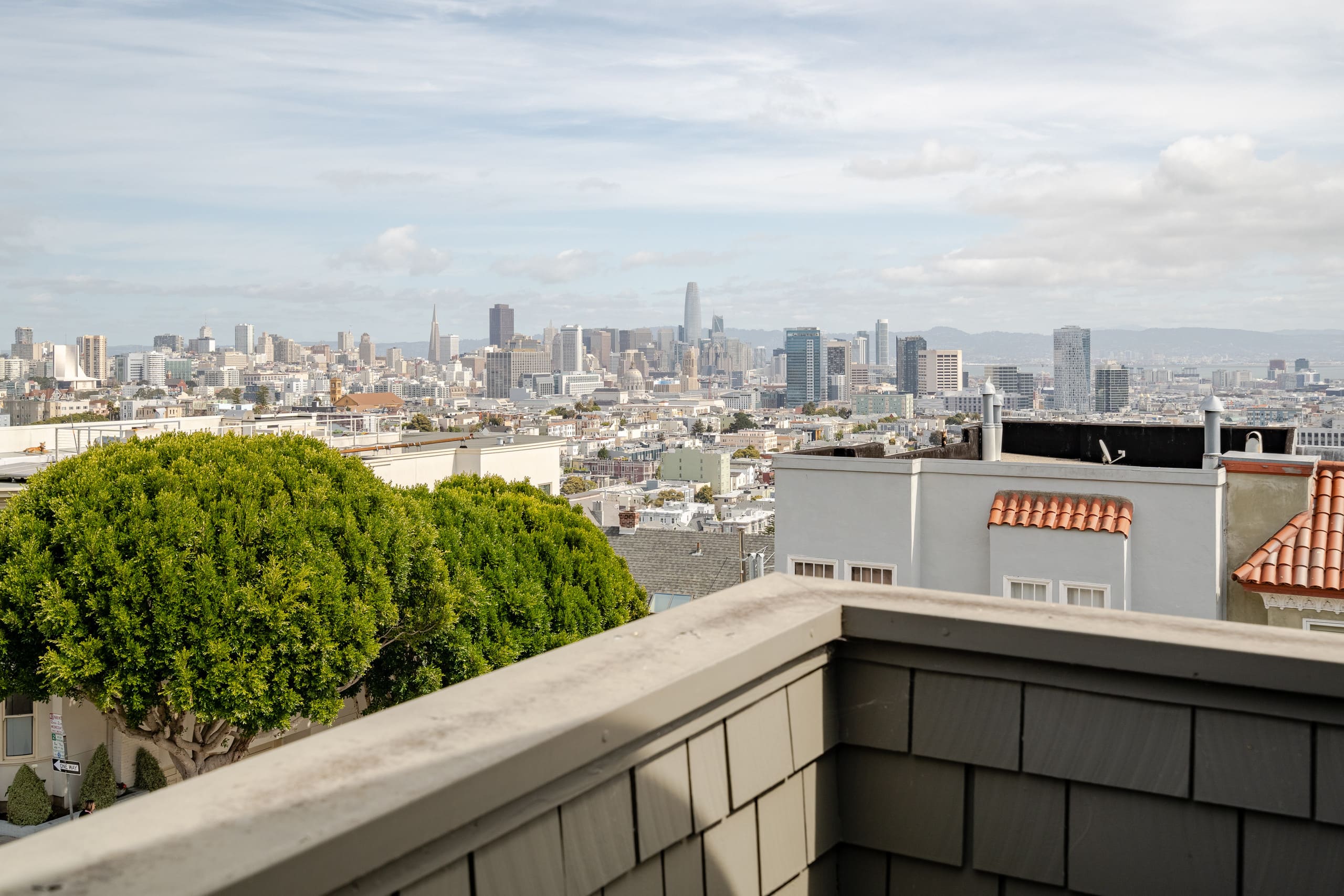 Home in San Francisco · ★4.94 · 3 bedrooms · 3 beds · 2.5 baths - Image 16