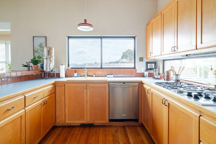 Serene 3 Bedroom House with Garden gallery image 3