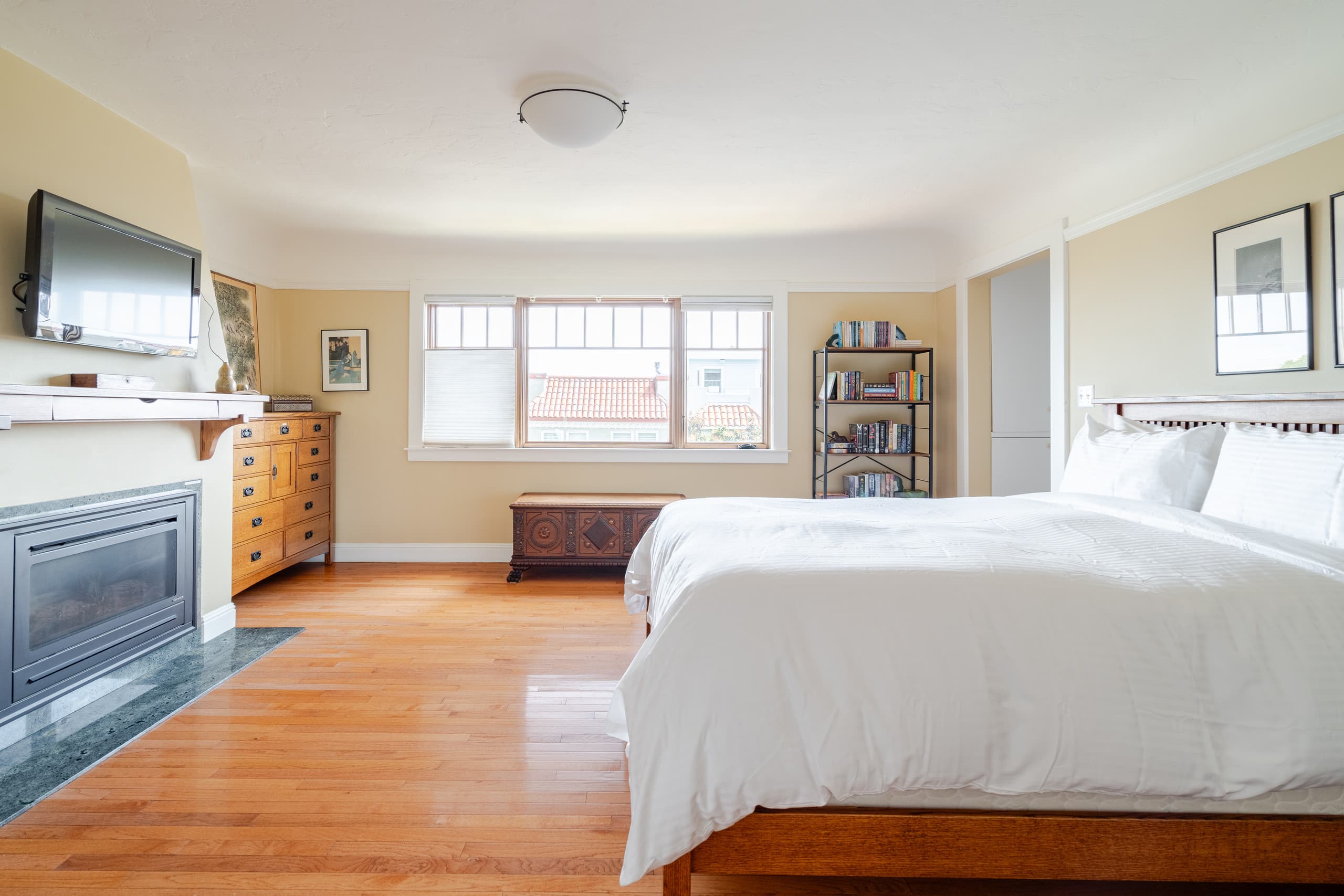Home in San Francisco · ★4.94 · 3 bedrooms · 3 beds · 2.5 baths - Image 27