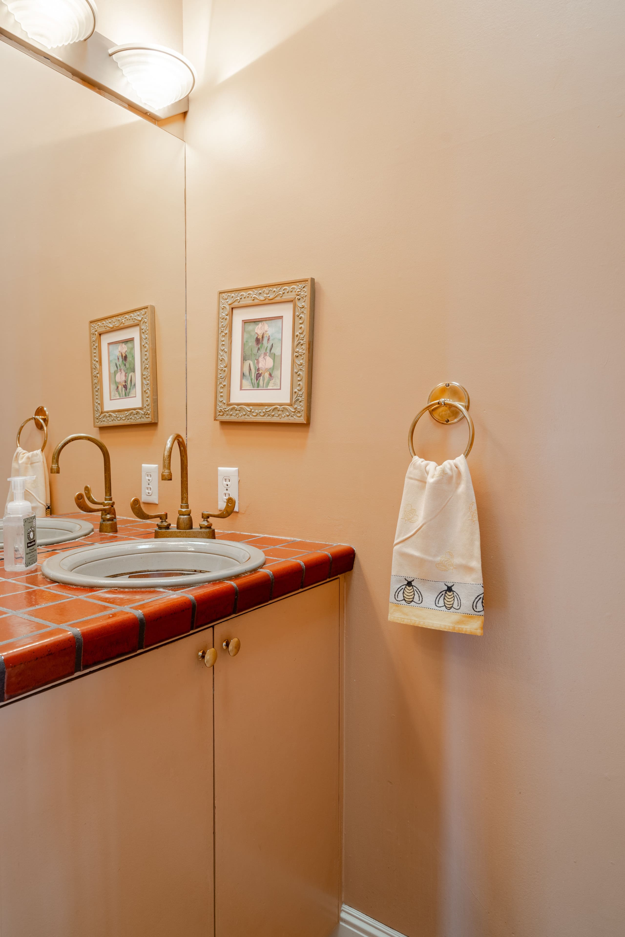 Home in San Francisco · ★4.94 · 3 bedrooms · 3 beds · 2.5 baths - Image 24