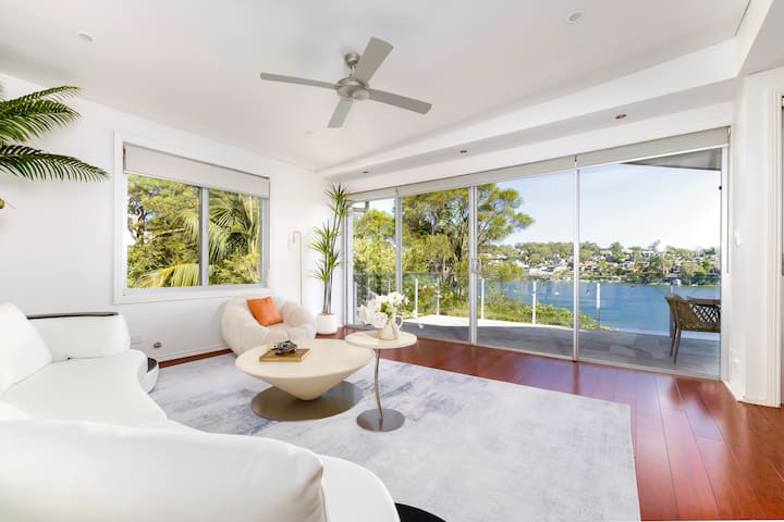 Waterfront Retreat w/ 2 Jetty – Close to Airport gallery image 2