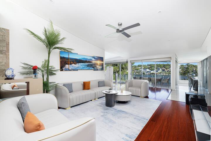 Waterfront Retreat w/ 2 Jetty – Close to Airport gallery image 5