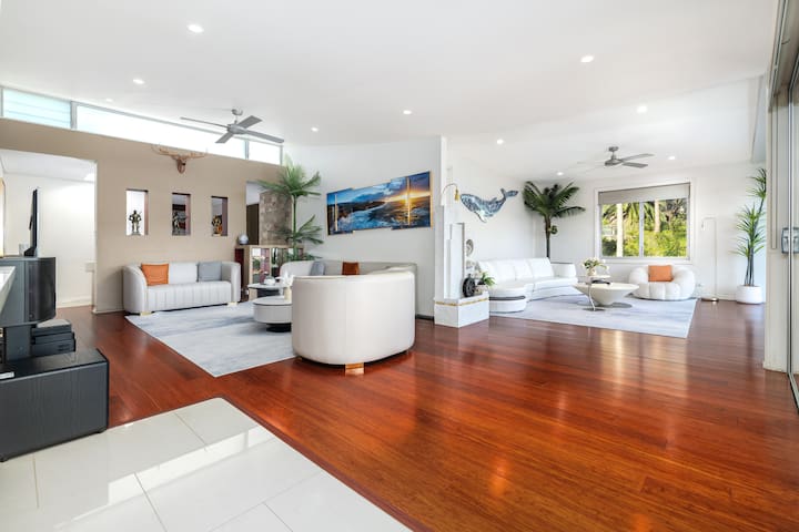 Waterfront Retreat w/ 2 Jetty – Close to Airport gallery image 4