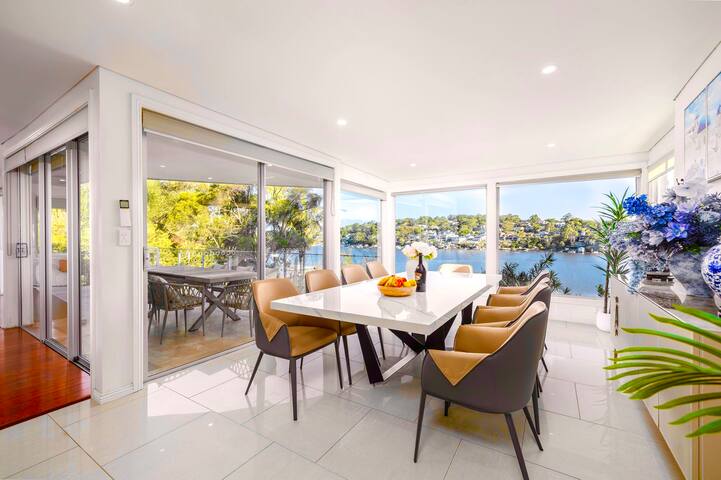 Waterfront Retreat w/ 2 Jetty – Close to Airport gallery image 3